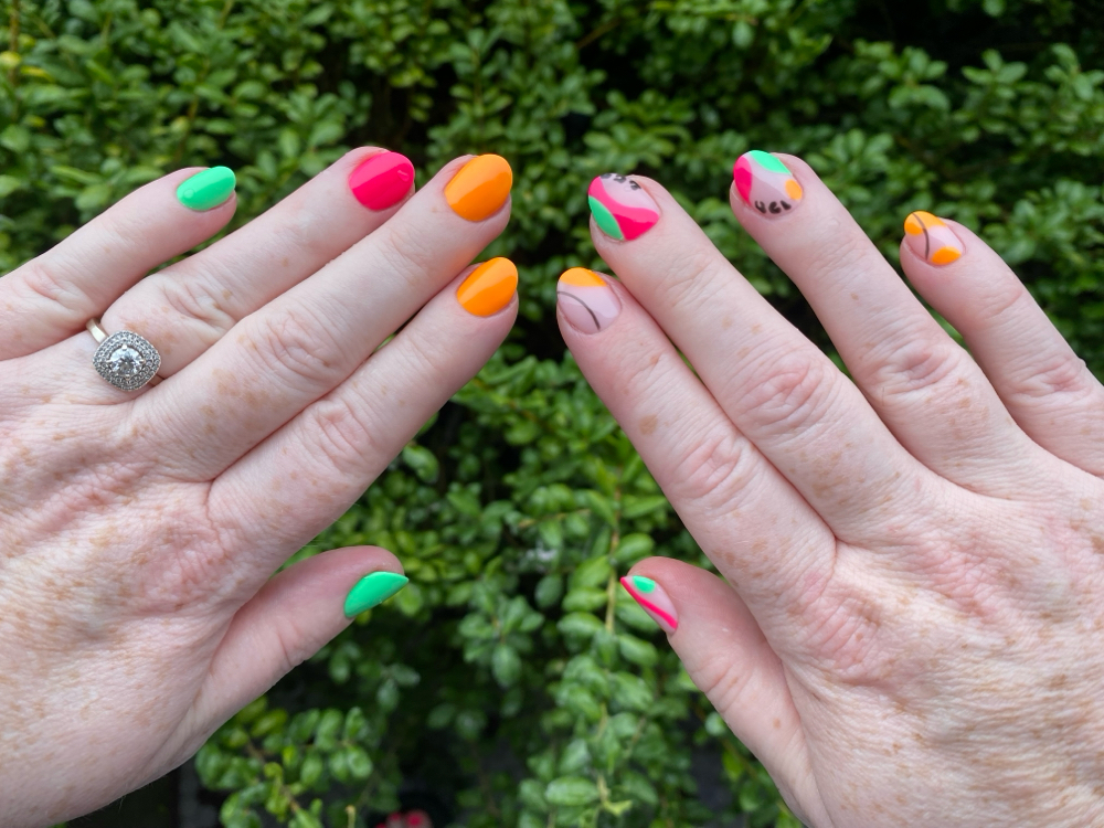 Custom Nail Art (5+ nails)