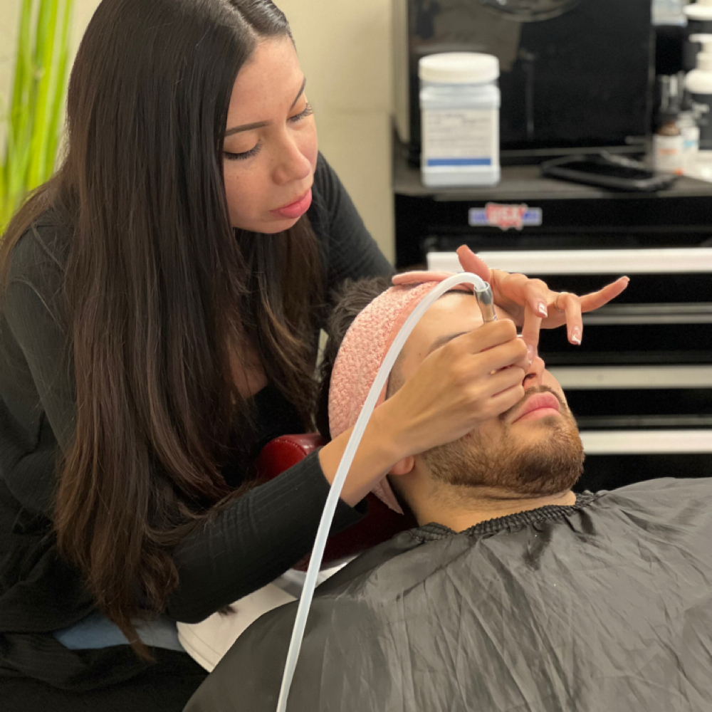 Basic Facial With Steamer at Braids And Fades By Vero in Roseville, CA