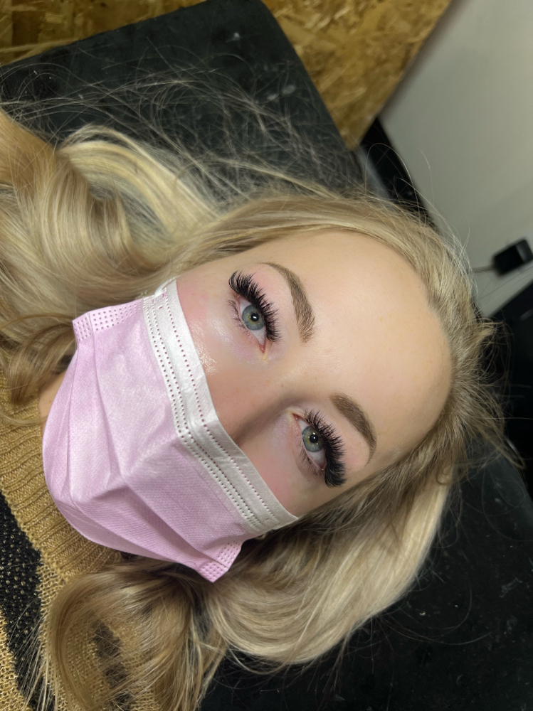 Mega Volume lash extensions