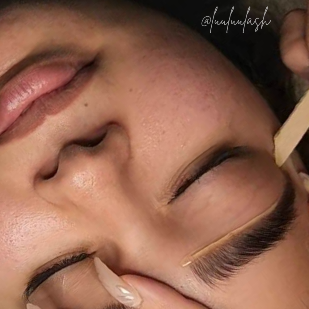 INITIAL LUUXX BROW SHAPING