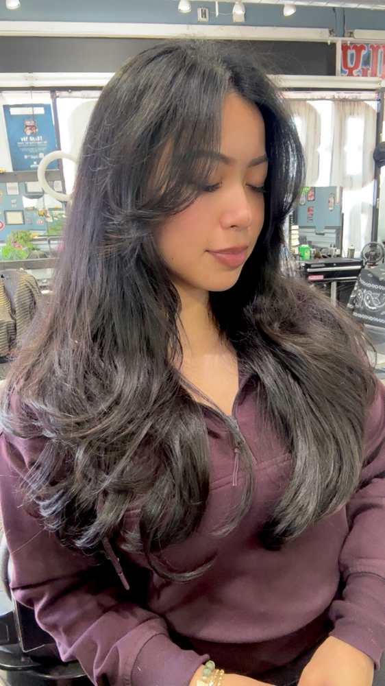 Womans Cut And Style W/wash