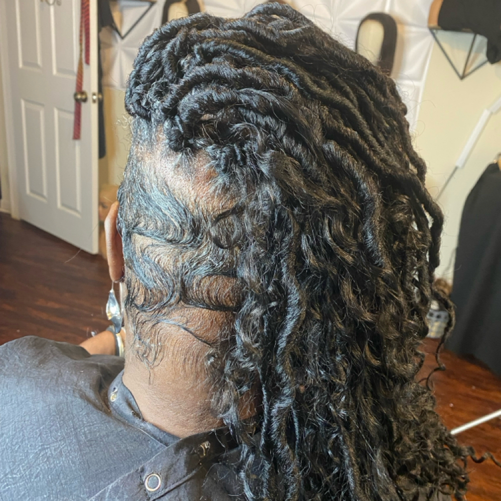 Crochets at A Touch of Class Salon in Anderson Sc, SC