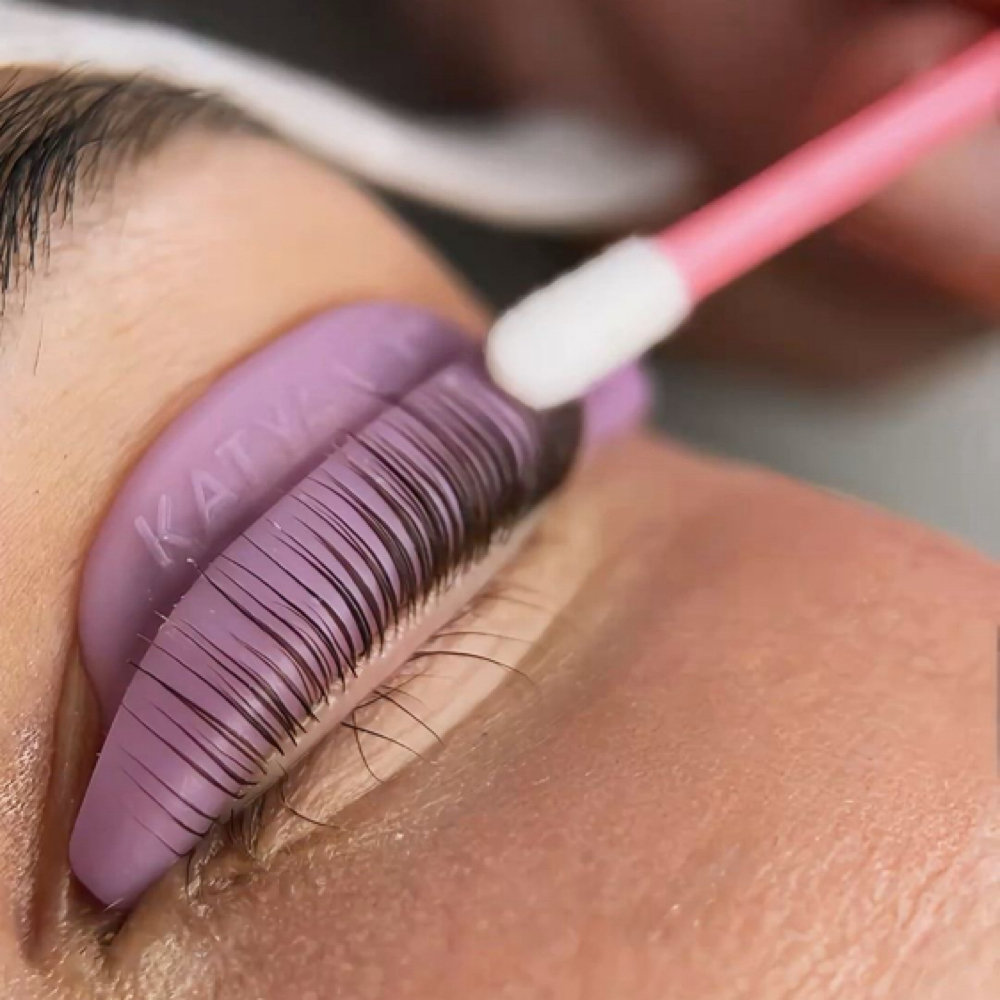 LIFTING DE PESTAÑAS at GLOWING BEAUTY in Southaven, MS