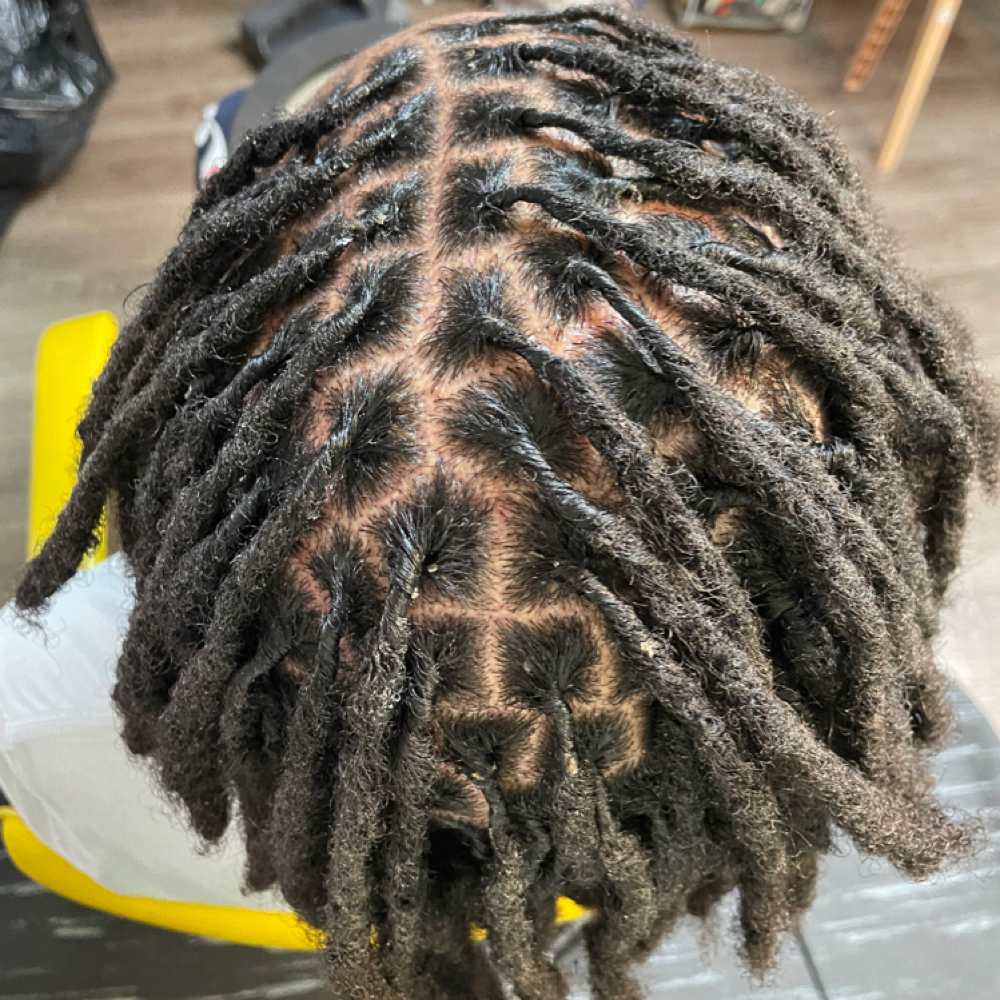 Med Size Loc Maintenance at Queen Of The Crown in Charlotte, NC