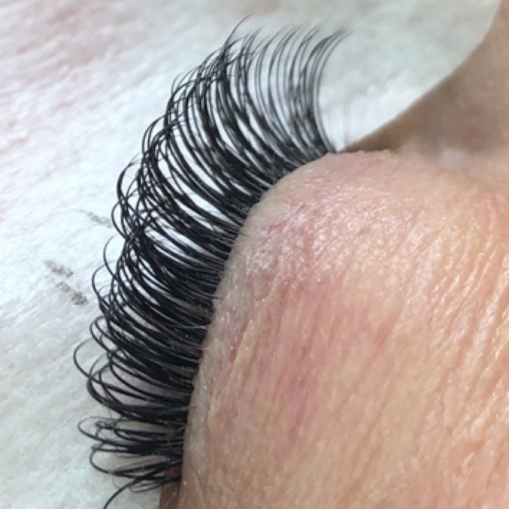 UV Classic Set at DallasLashTherapy in Dallas, TX