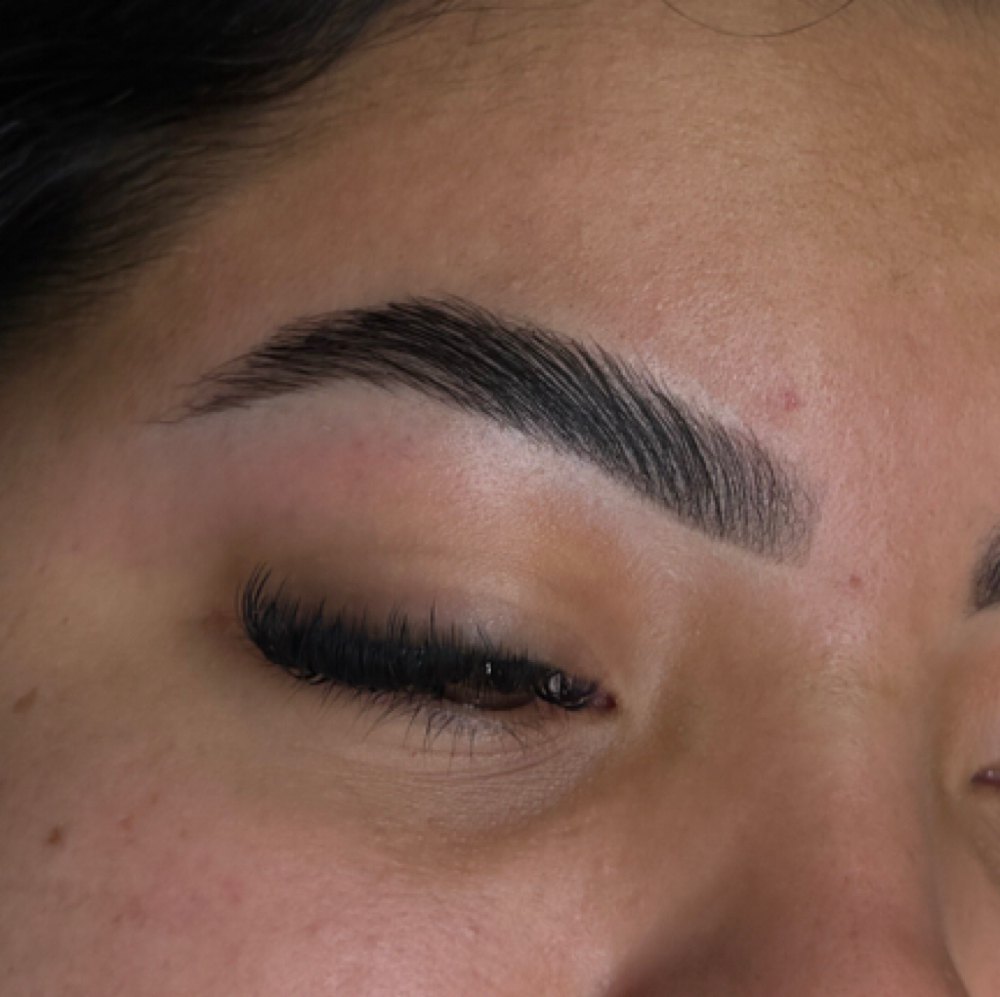 𝒯𝒽𝑒 𝐵𝓇𝑜𝓌 𝐵𝓊𝓃𝒹𝓁𝑒 at Luxy Browz in Fresno, CA