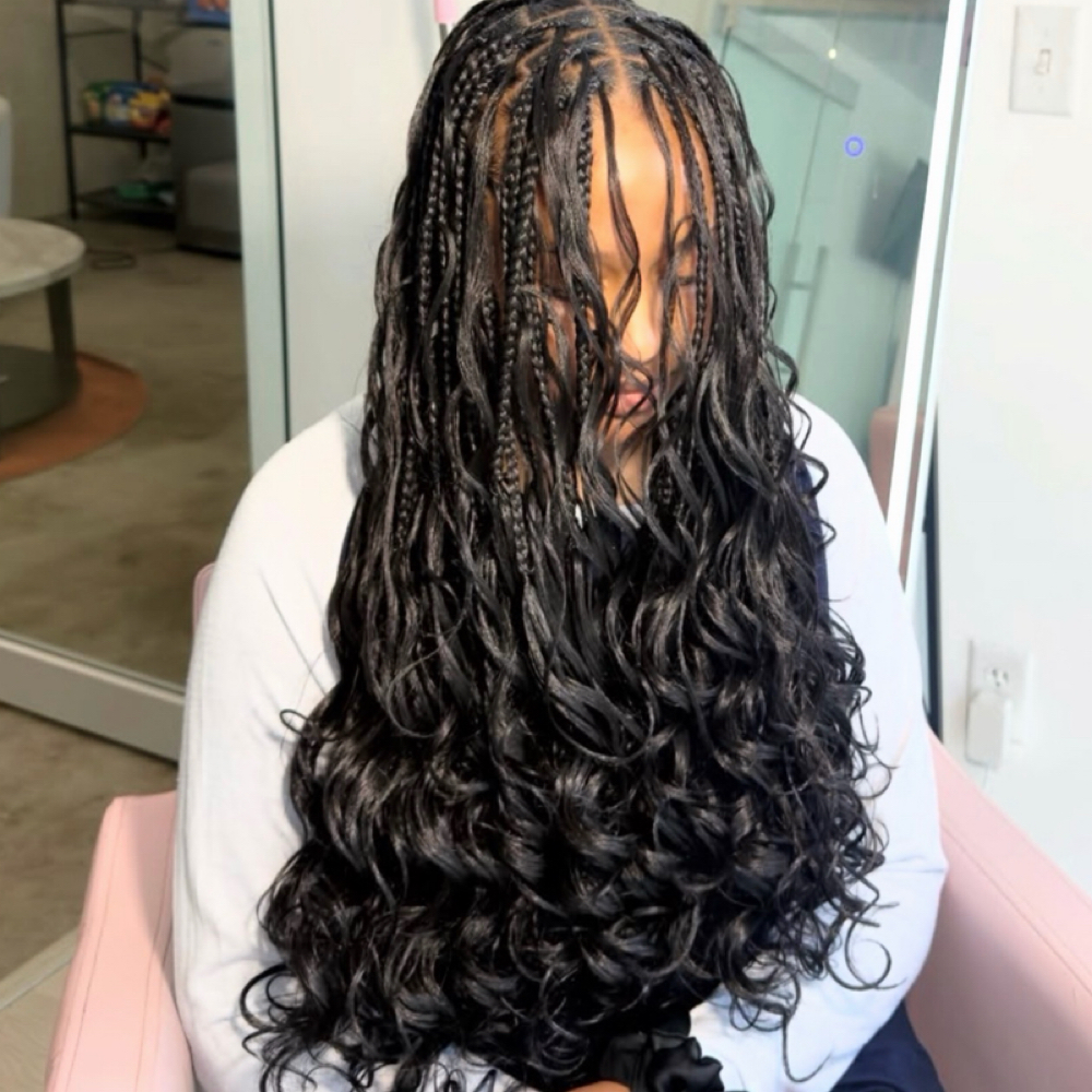 Medium French Curl Knotless 🎀 at The Hair Confidence in Kansas City, MO