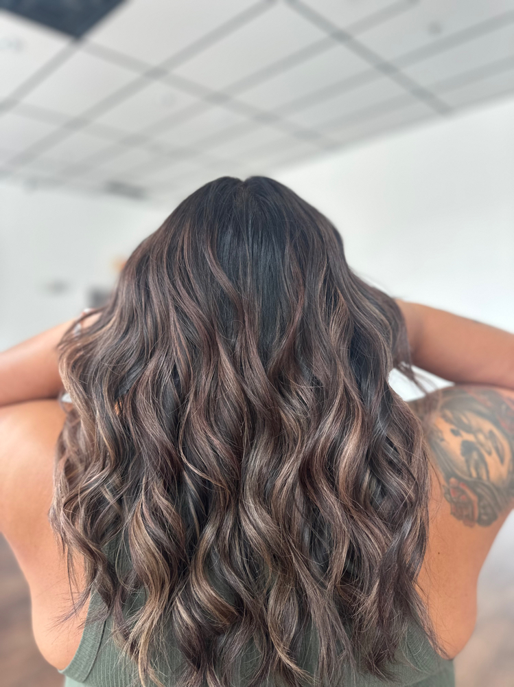 Low-lights at Salón Dé Monarca in Lombard, IL