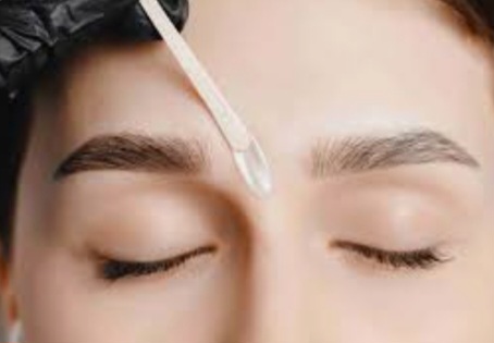 Signature Brow Shape And Tint