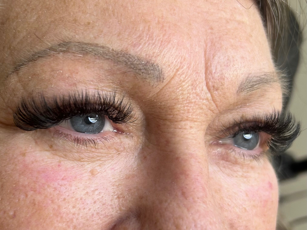 Volume Lash Extensions Fill In