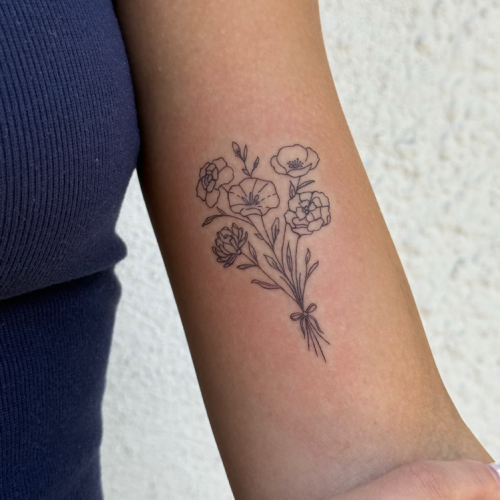MEDIUM TATTOO WITH @amariisonn at DAZEY AESTHETIC COLLECTIVE in Phoenix, AZ
