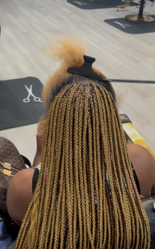 MEDIUM BOX BRAIDS