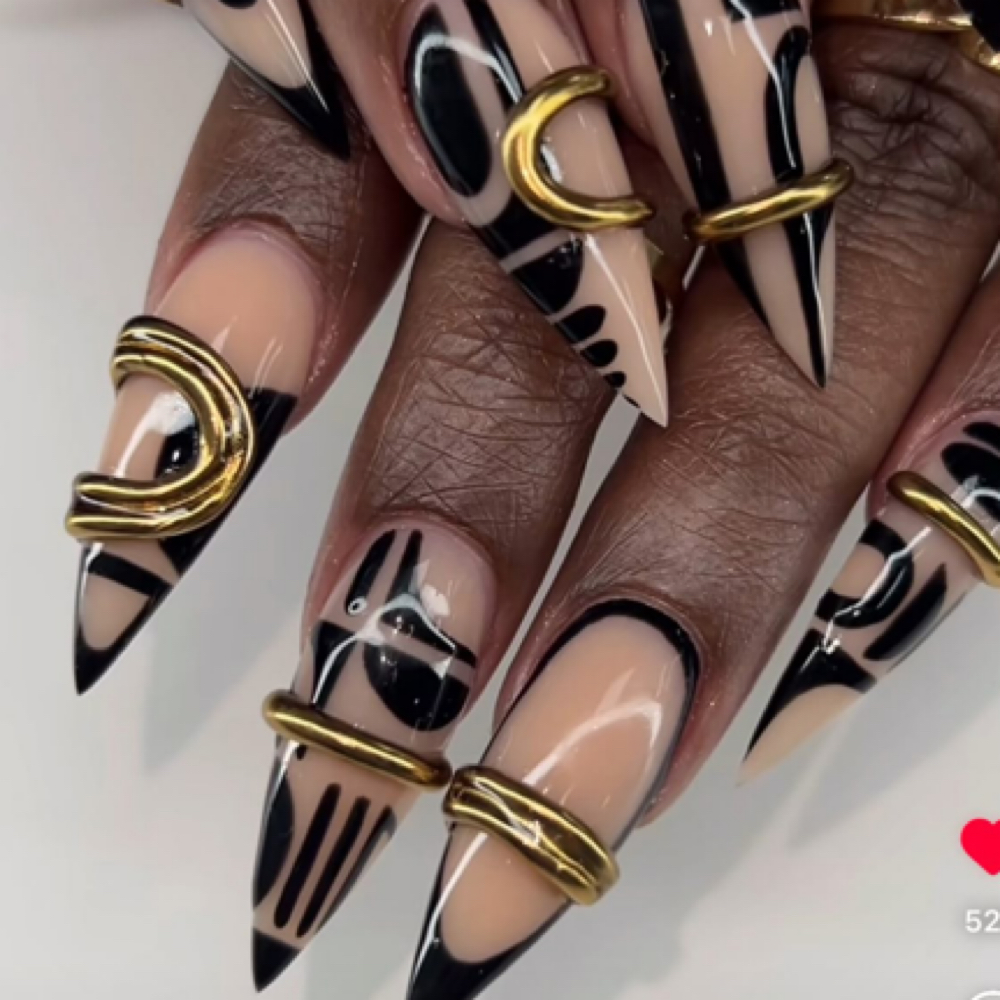 Negative Space Nailart