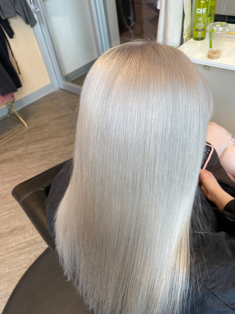 Decolorize And Tone at Messed Up Hair in Reno, NV