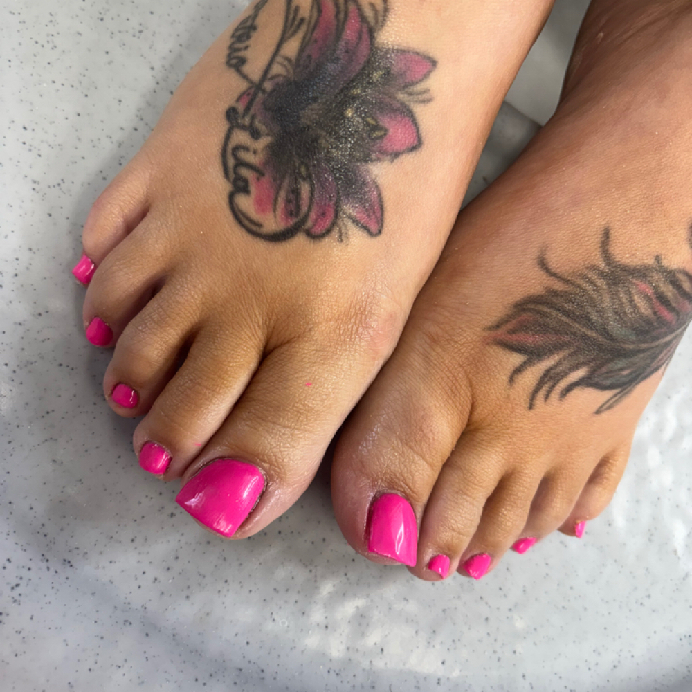 ACRYLIC 2 BIG TOES & GEL POLISH at Gorgeous Gal Beauty in Indianapolis, IN