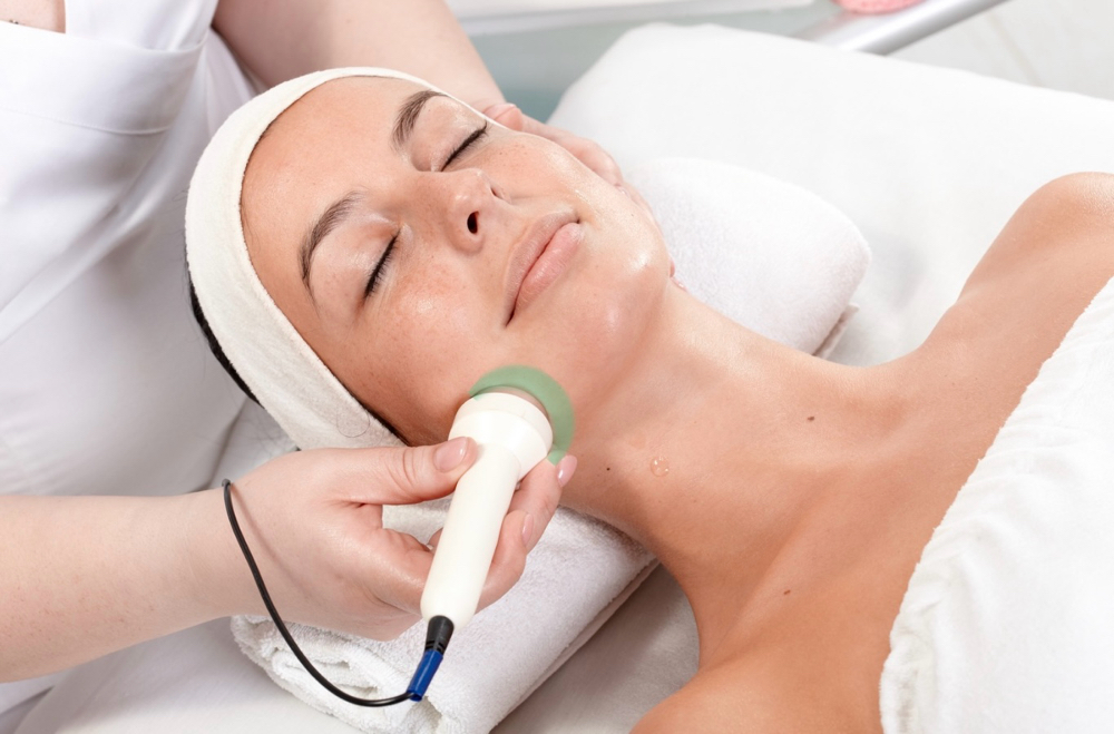 Bright Glo Facial-LuxeLight Series