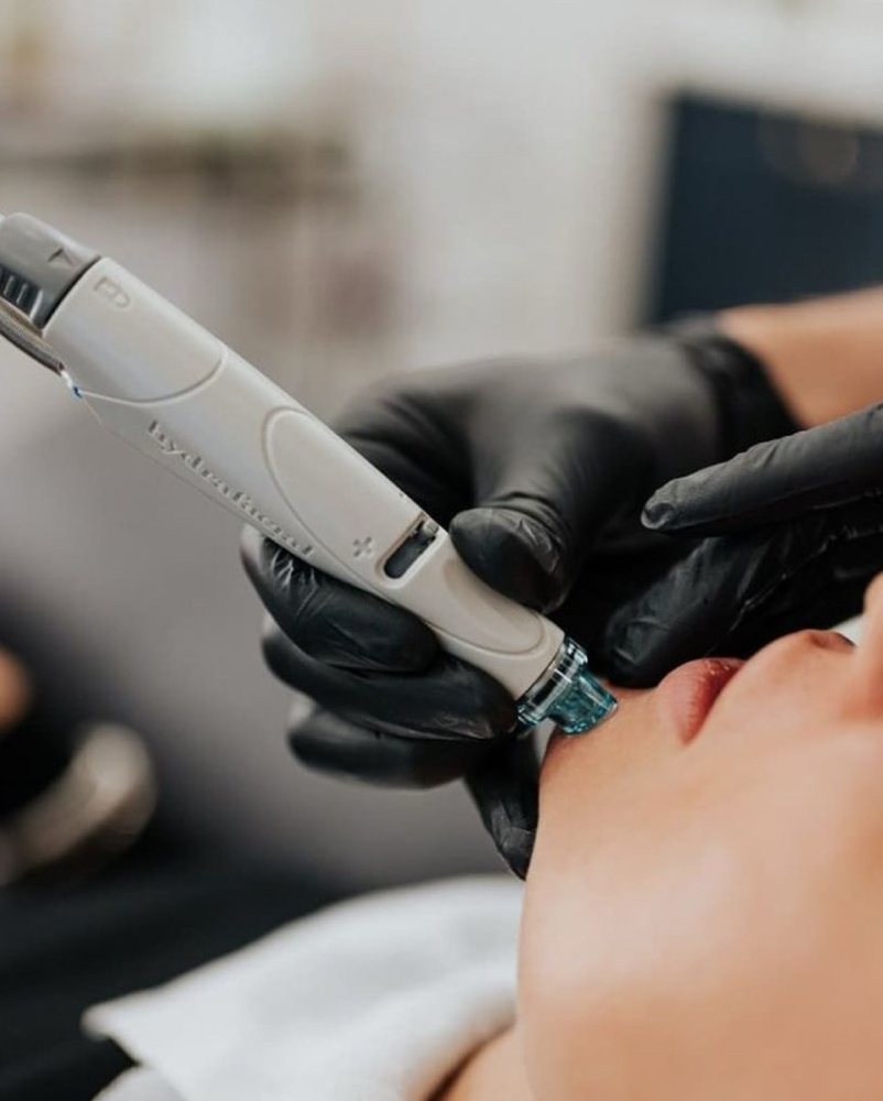 Hydrafacial w/ Dermaplane