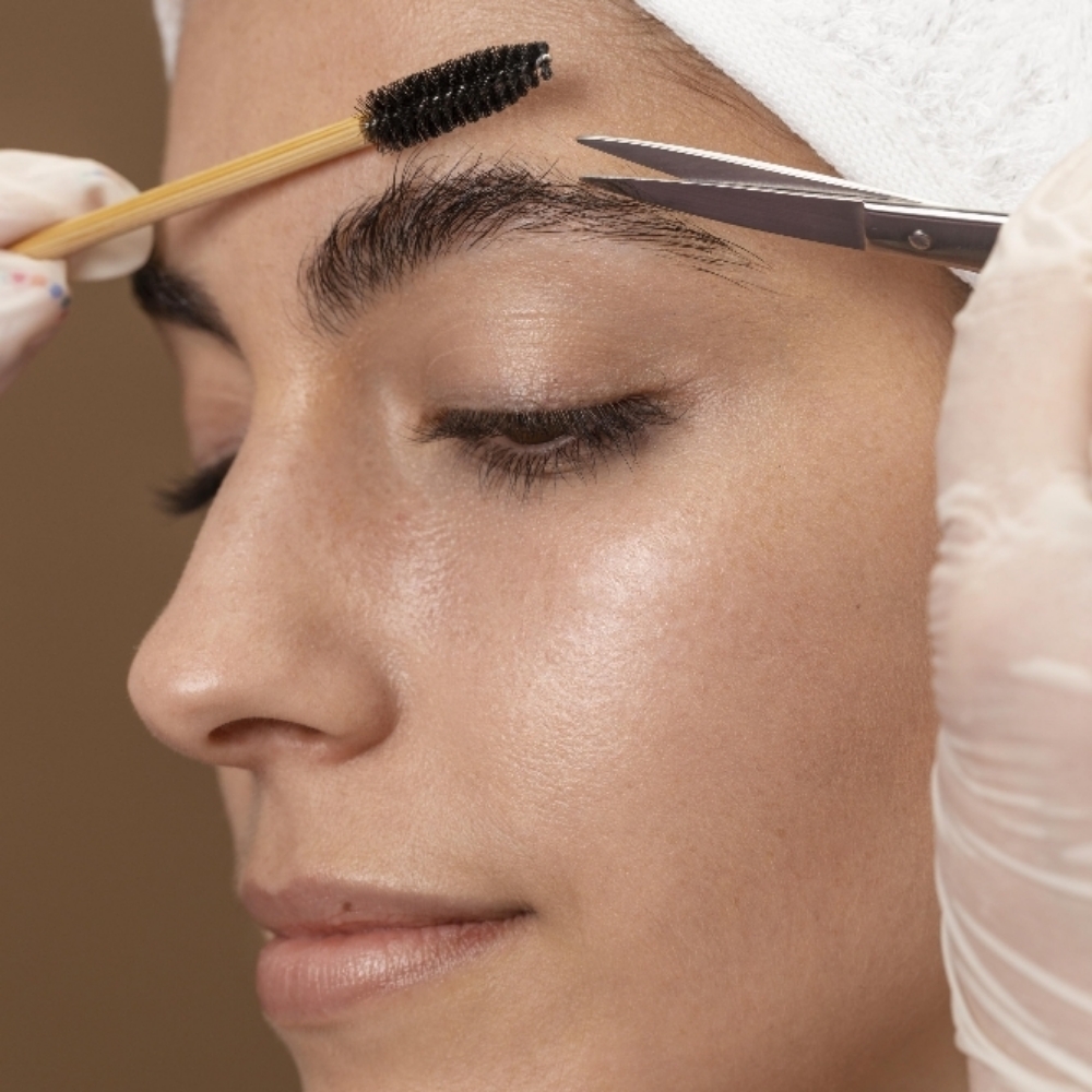 Brow Trim and Tweeze