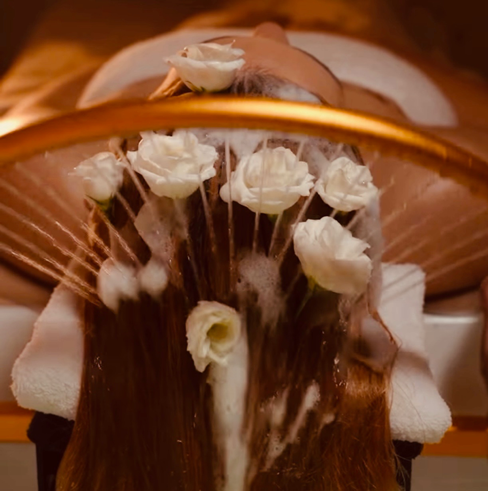 Holiday’s THE SCALP LOUNGE Couple’s