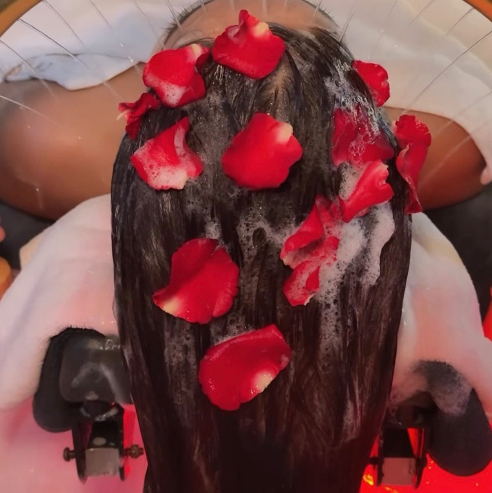 THE SCALP  LOUNGE Couple’s