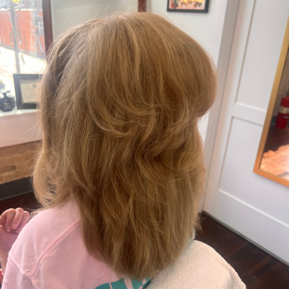 Blowouts at Savvy Scissors in Cleburne, TX