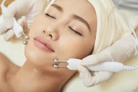 The Microcurrent Facelift Treatment