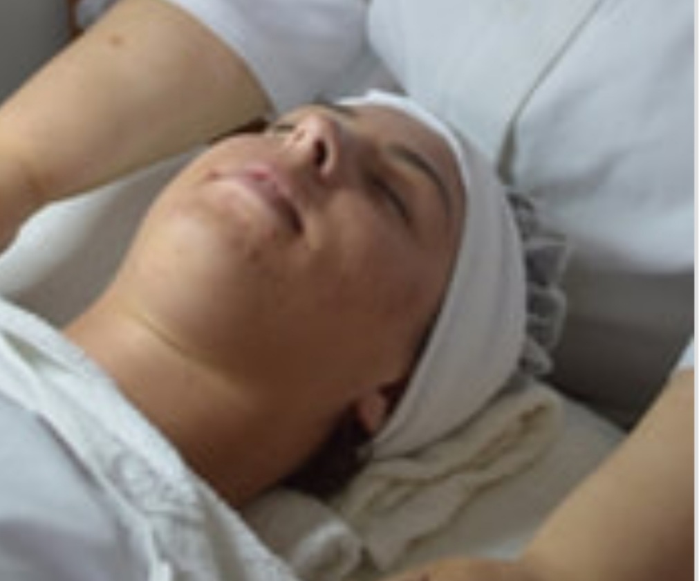 CUSTOM FACIAL