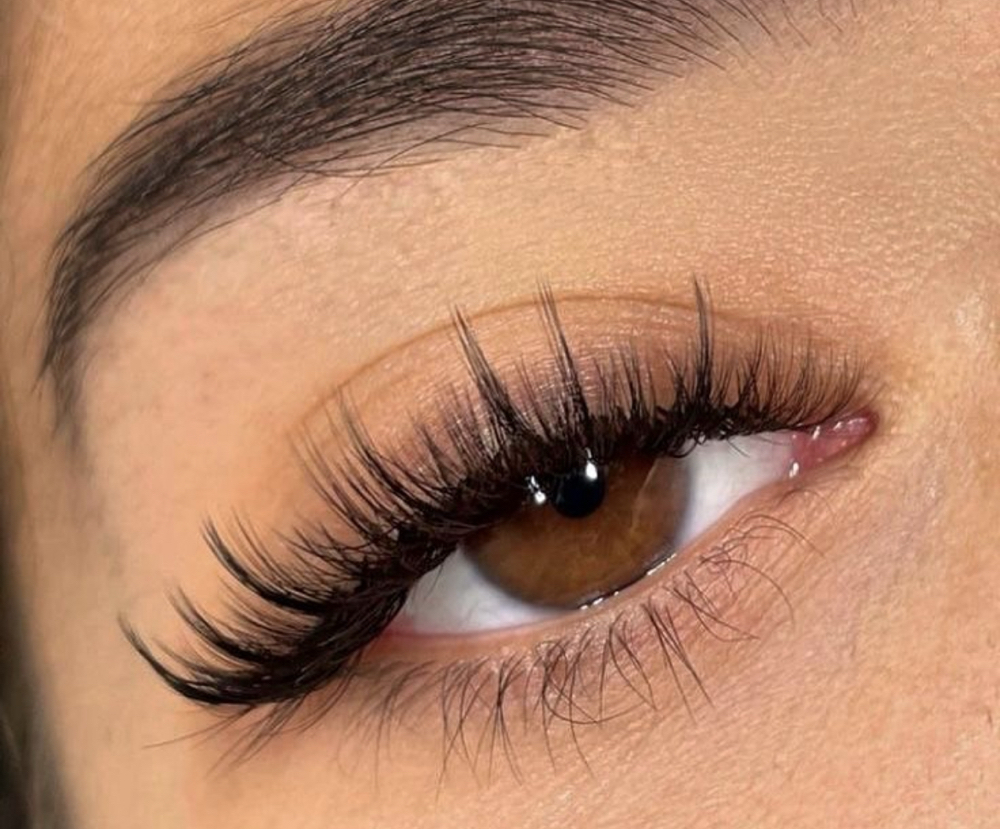 Volume Wispy Lashes ✨