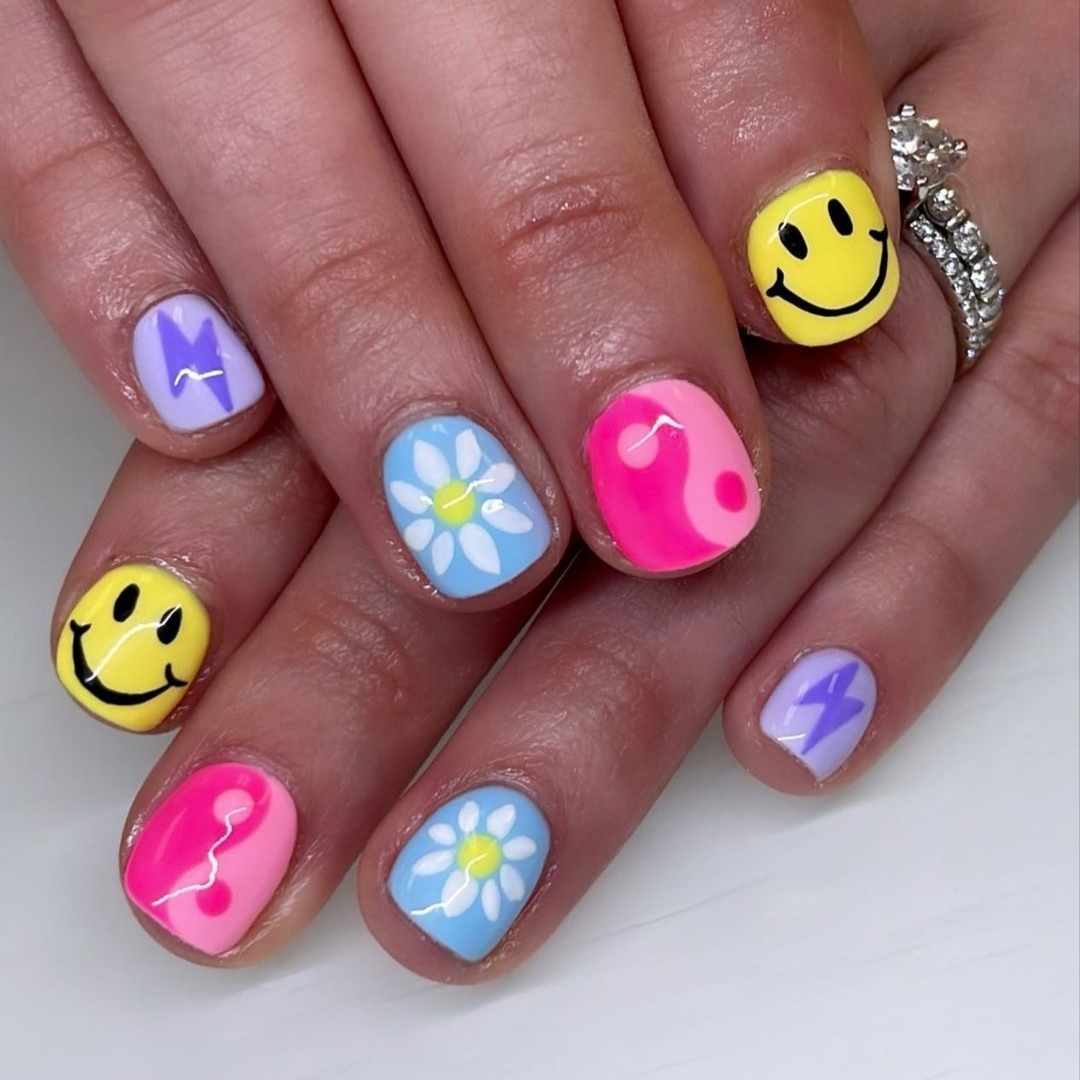 KIDS MANICURE at Anna Nails Studio in Villa Park, IL
