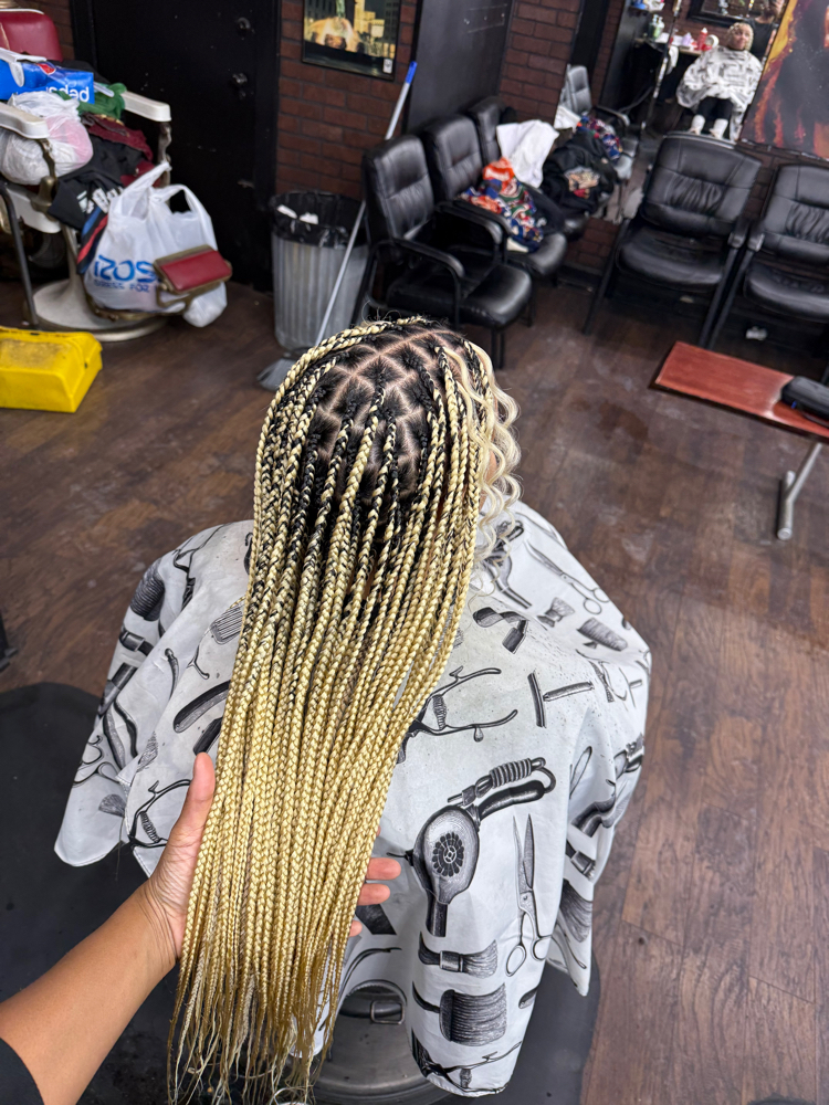 Smedium Knotless at Rae Khalifah in Lakewood, OH