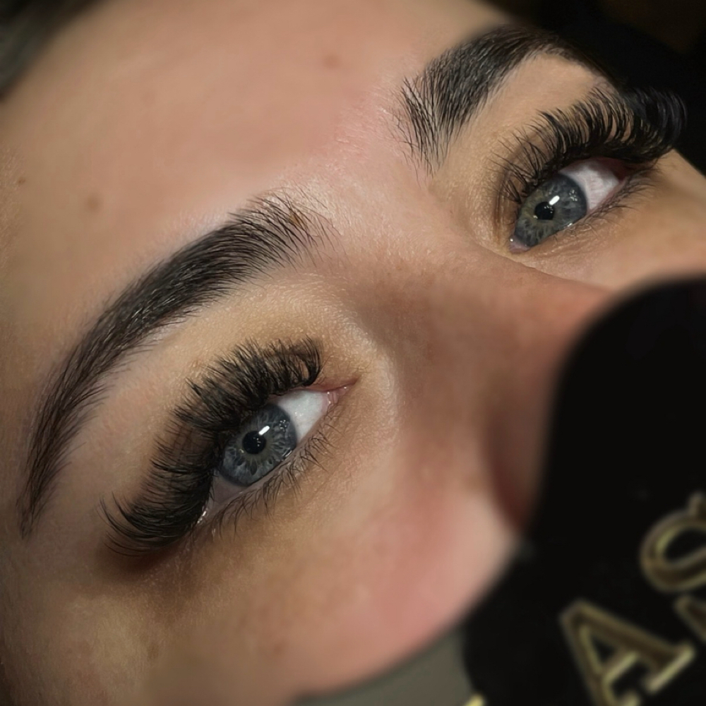 Volume Lash Extensions: Full Set