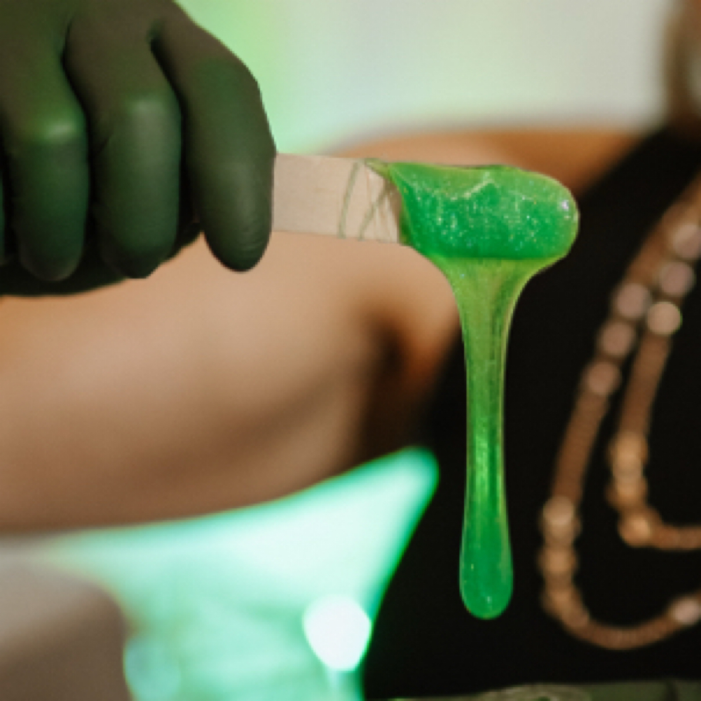 Full Leg Wax at Emerald Elegance in Windsor Heights, IA
