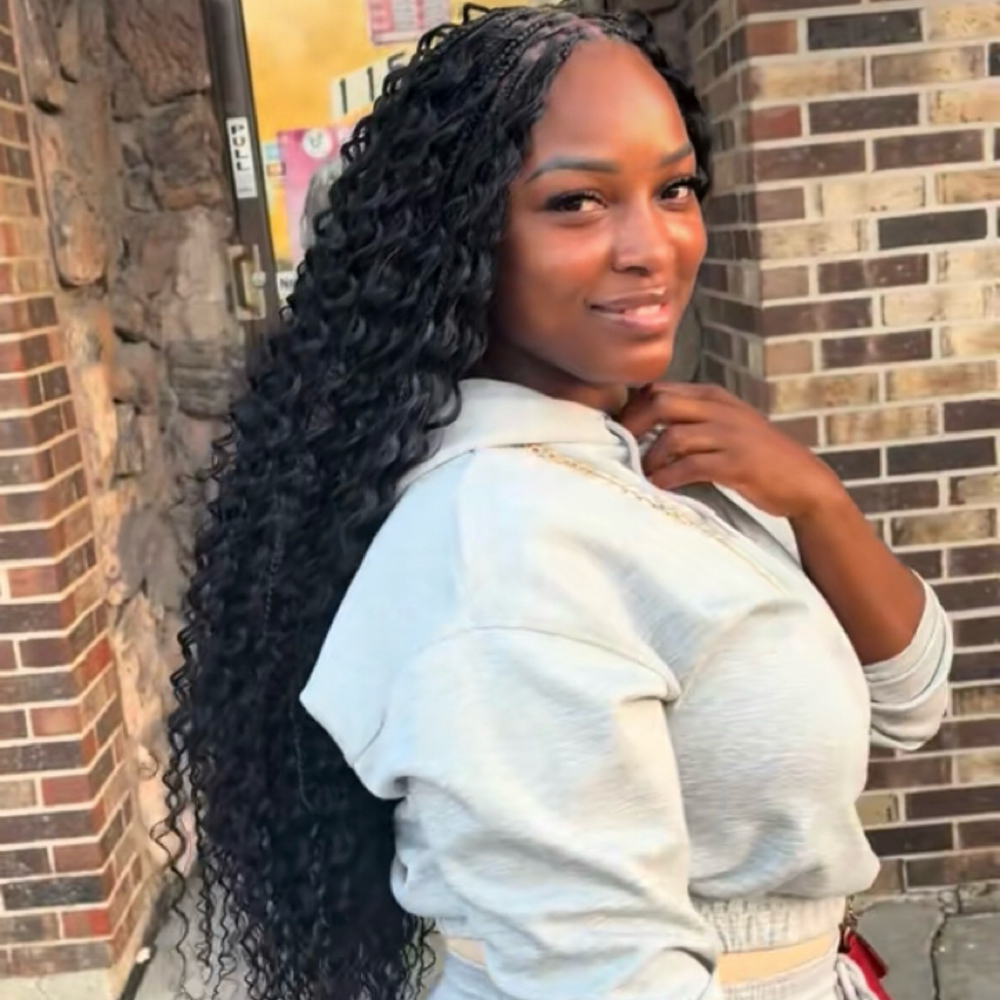 Mega Bora Knotless at Blessing braiding bar in South Holland, IL