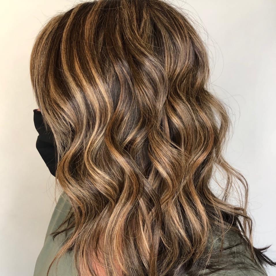 PARTIAL HIGHLIGHT WOMEN’S HAIRCUT