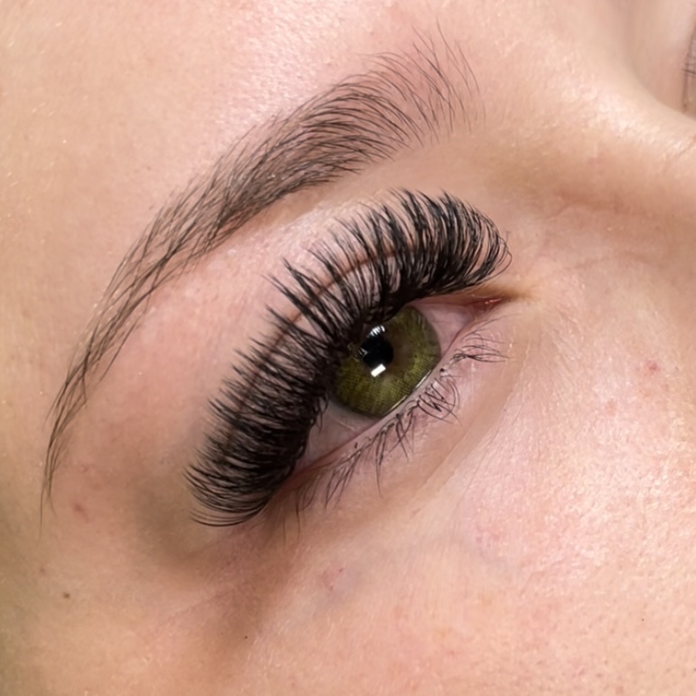 Volume Full Set Eyelash Extensions
