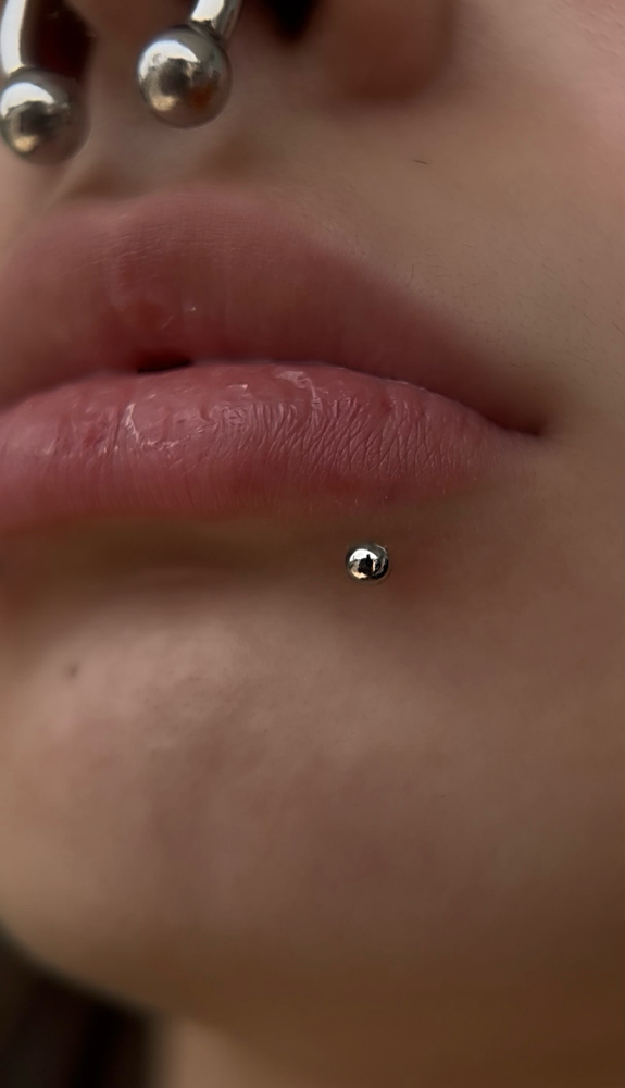 Single lip R or L