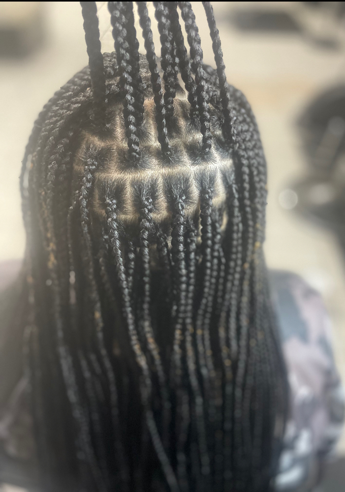 Knotless Box Braids (Medium)