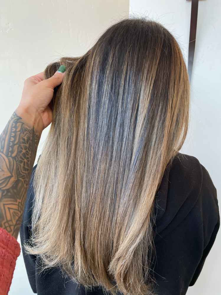 Custom Color/Blonding 3.5 Hours