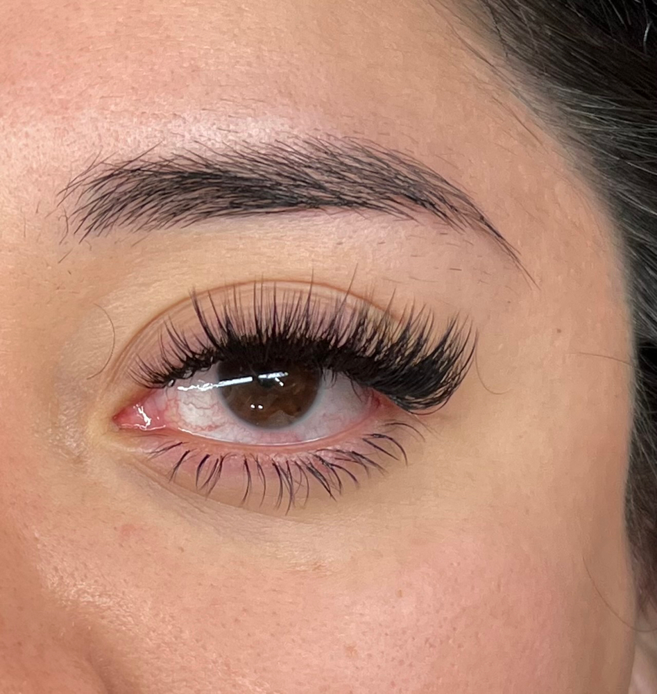 VOLUME LASH EXTENSIONS