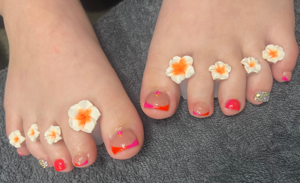 Signature Pedi & Acrylic Toes