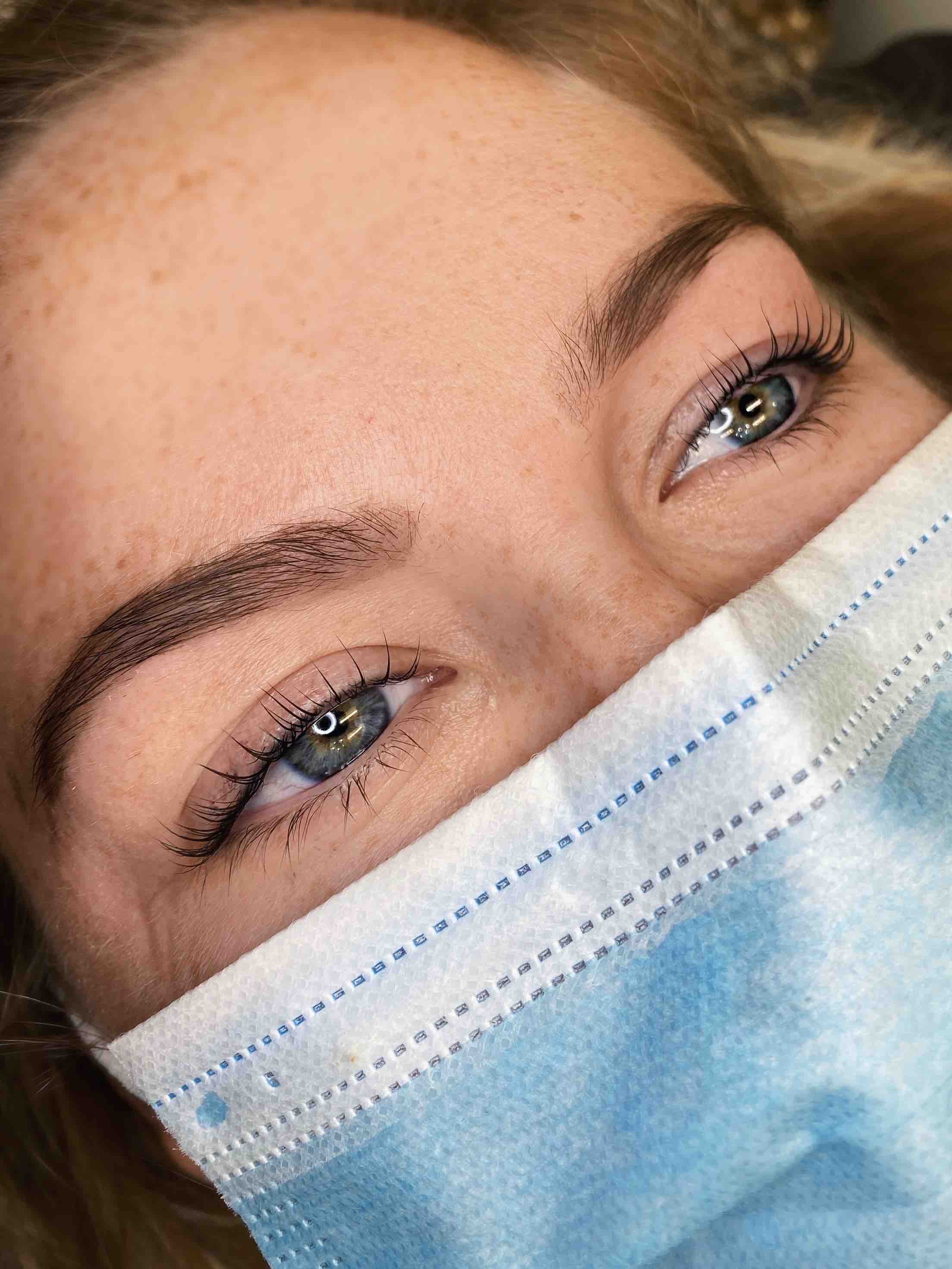 Brow Shape & Stain