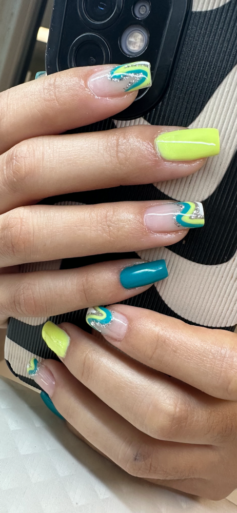 Minimal Nail Art