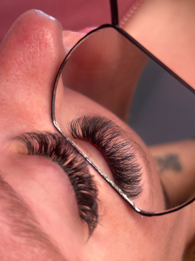 Lash Extensions at Kats Eye Lounge in Columbia, MO