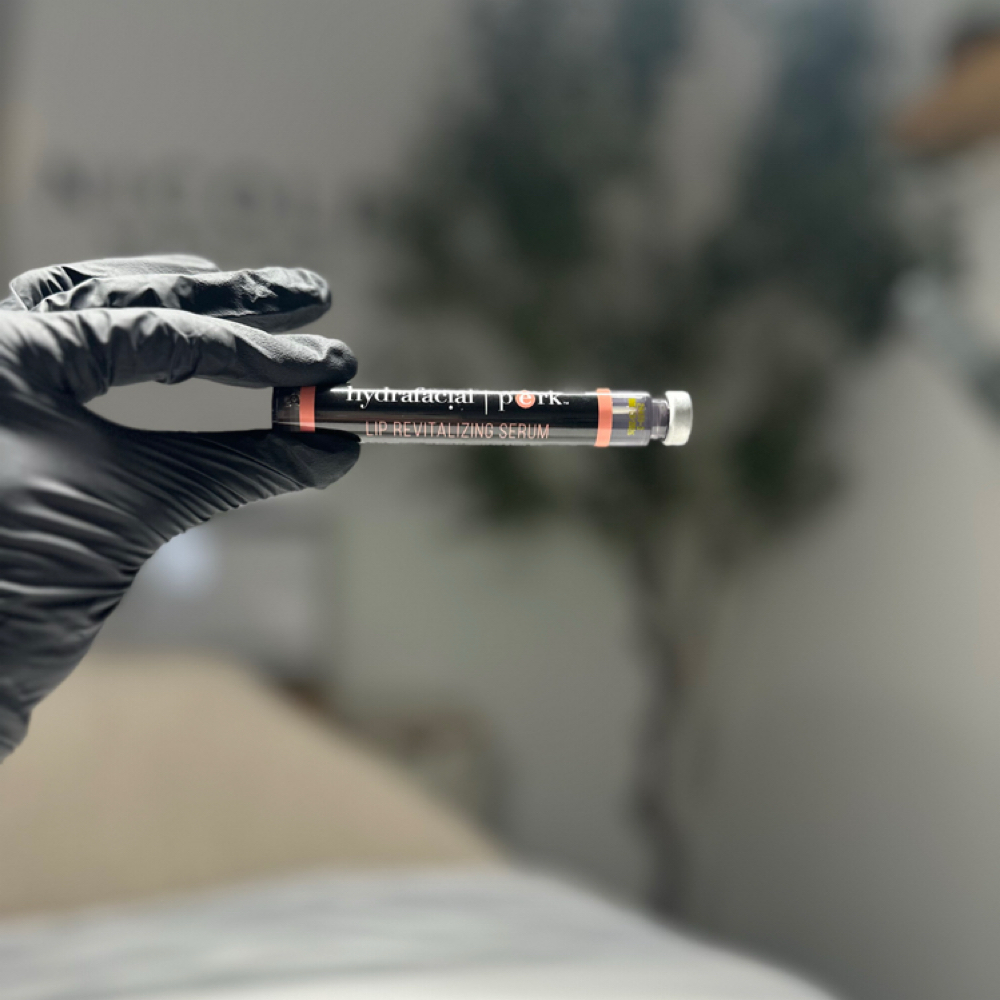 Hydrafacial + Dermaplane & Booster