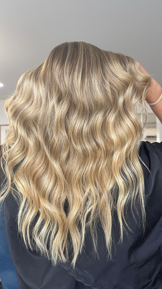 Full Foil w/ Tip Outs Stylist