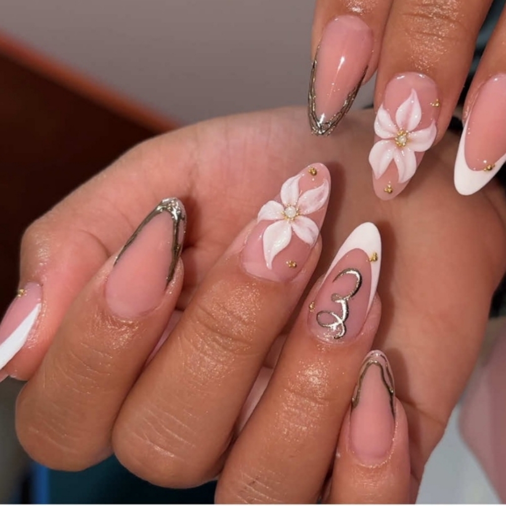 Arte & Diseños 3D at The Topcoat Nails_Studio in Miami, FL