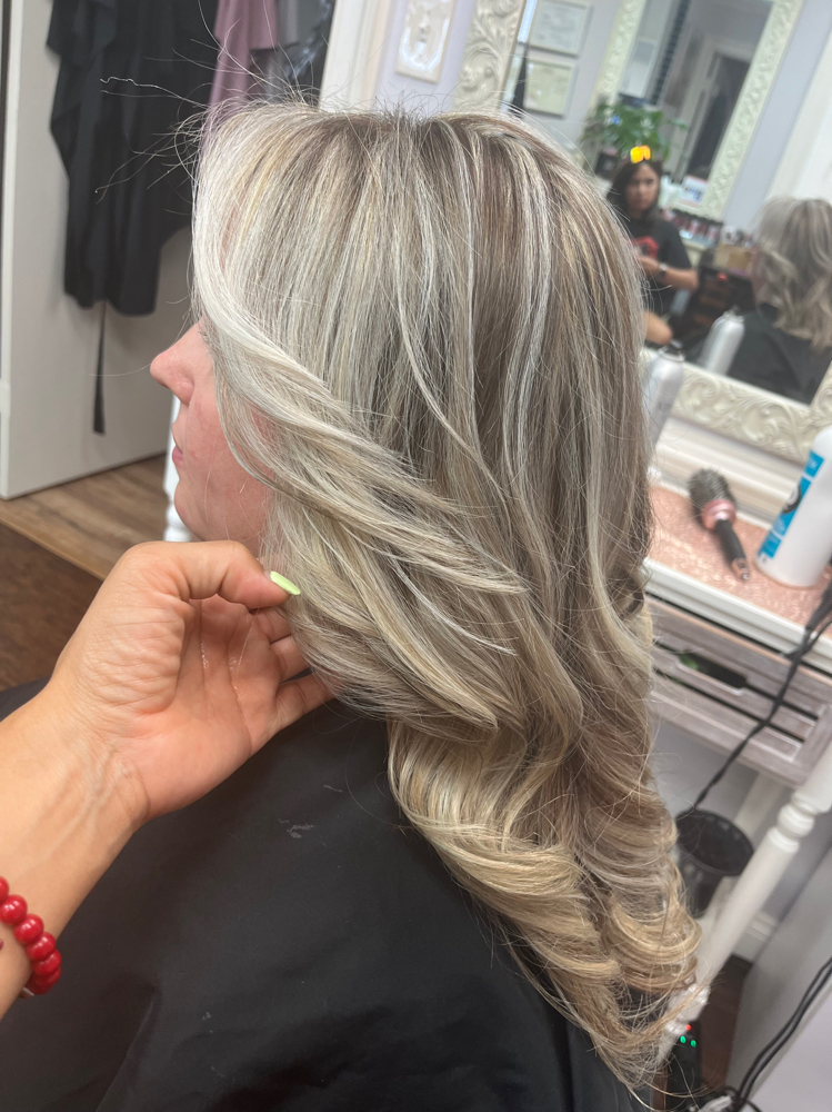 Haircut With Thining And Texture