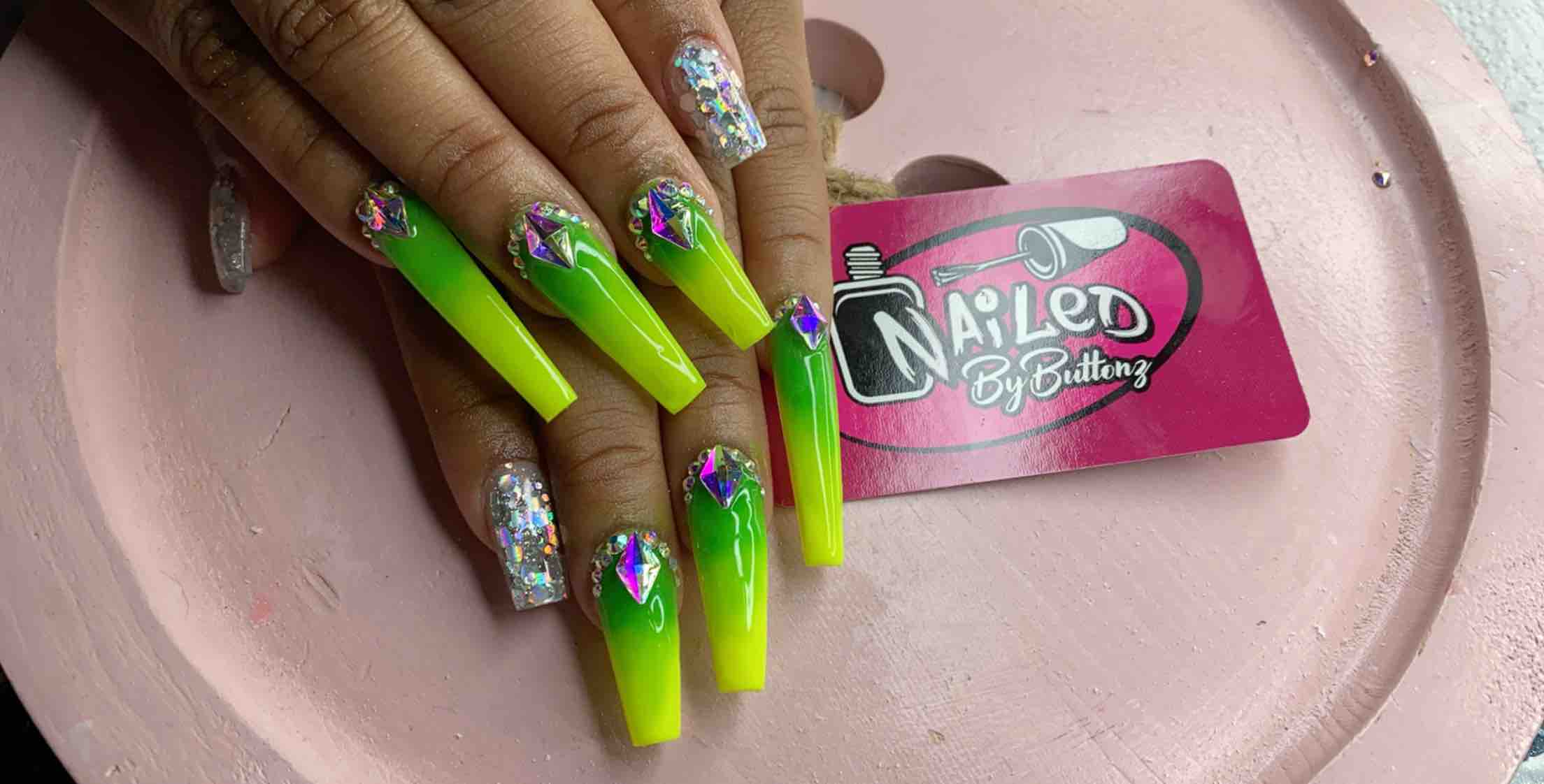 Freestyle Bougie Braiders Nails