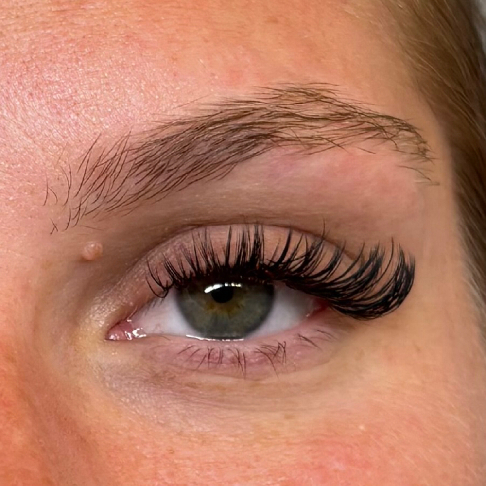 Luxury Lash Co Signature Set at Luxury Lash Co EST 2020 LLC in Lancaster, OH