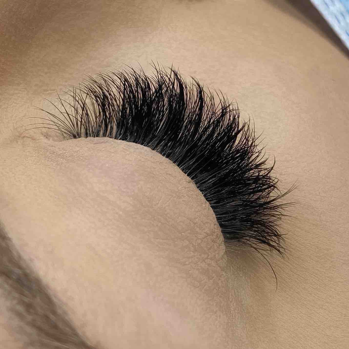 Full Set Of Mega Volume Lashes